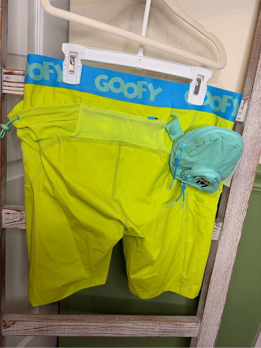 🏃‍♀️ NWT Disney Outdoor Voices Goofy Snacks Shorts Lime Green L